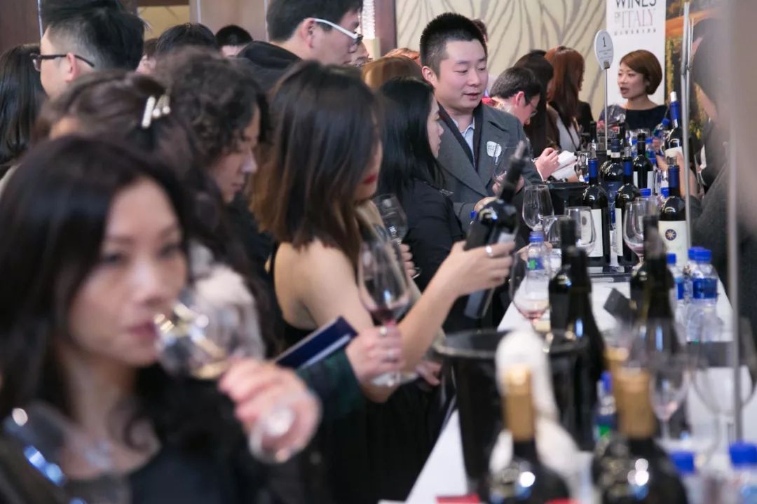 中国线上酒类年销售额达423 亿元,居世界第一!